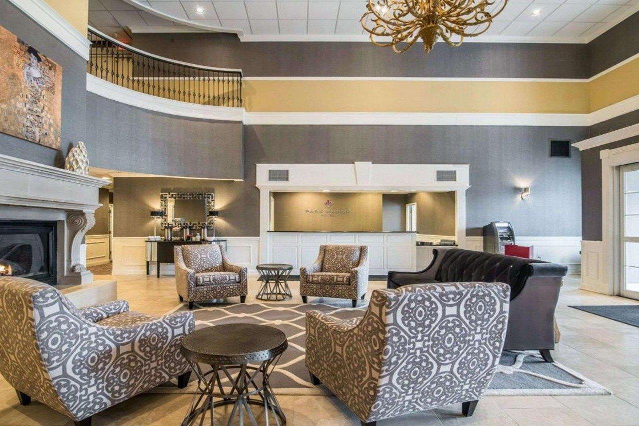 Park Manor Hotel Clifton Park Kültér fotó The lobby of the Best Western Premier Executive Residency Royal Palm Beach