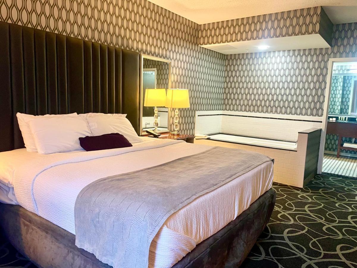Park Manor Hotel Clifton Park Kültér fotó A room at the Hilton Garden Inn in San Francisco
