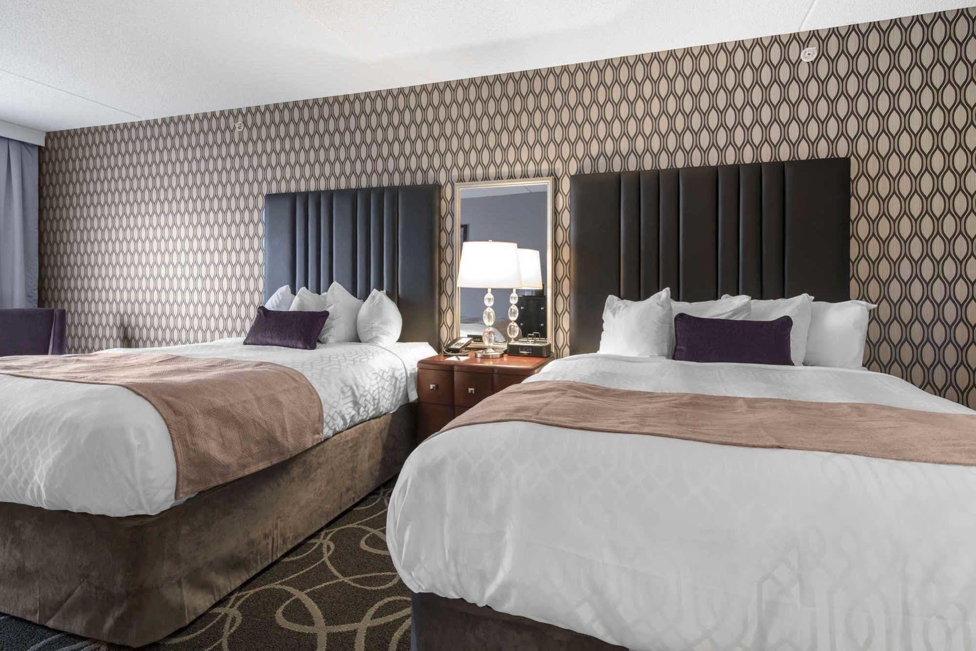 Park Manor Hotel Clifton Park Kültér fotó A typical room at the Hilton Garden Inn