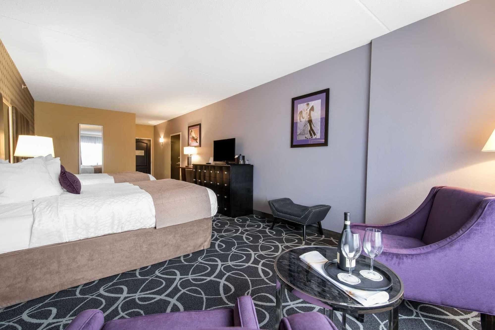 Park Manor Hotel Clifton Park Kültér fotó A suite at the Hotel Indigo in San Francisco